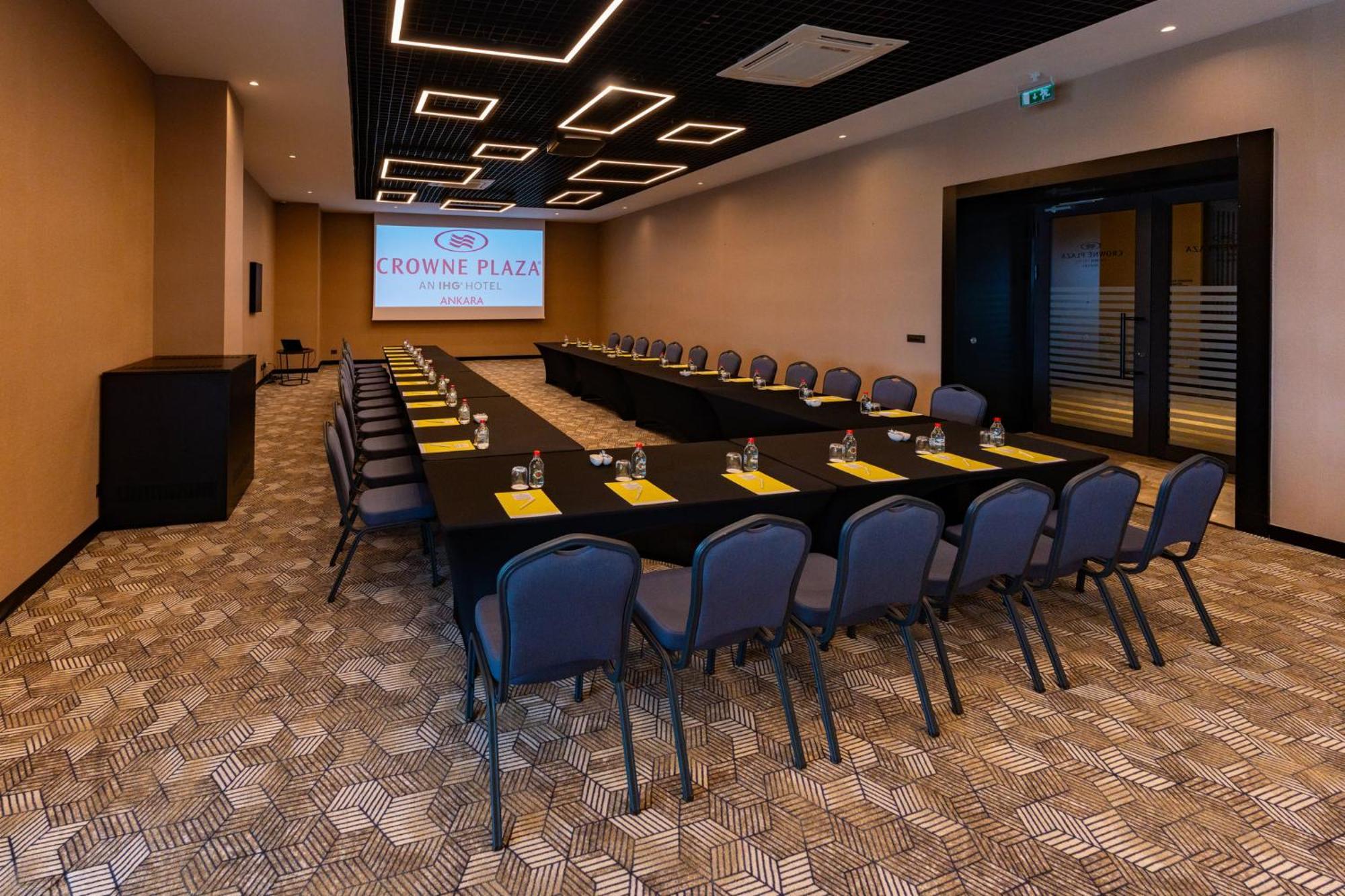 Hotel Crowne Plaza Ankara By Ihg Exterior foto